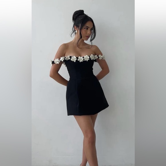 Elegant Black Off-Shoulder Dress with Floral Accents - Picture 1 of 5